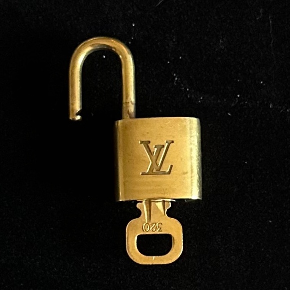 Louis Vuitton Lock and Key #320 - Picture 3 of 9